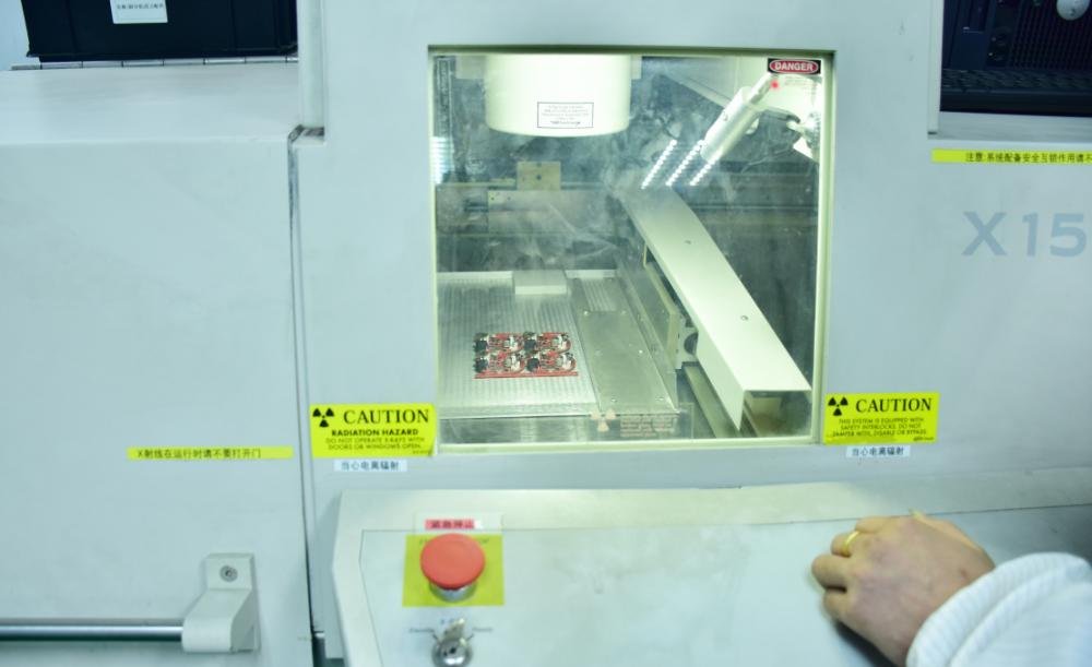 Circuit-board inspection cabinet with a visible loading area and operator controls